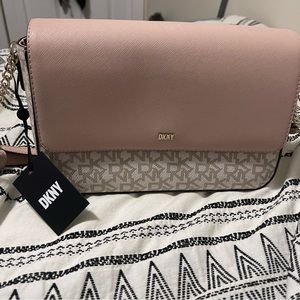 DKNY SIVINA FLAP CROSSBODY
